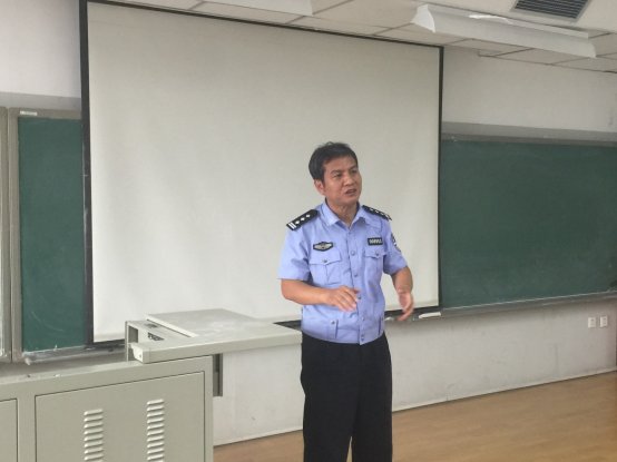 C:\Users\xds\Desktop\网站照片\2016安全知识讲座\20160708144939928710.jpg
