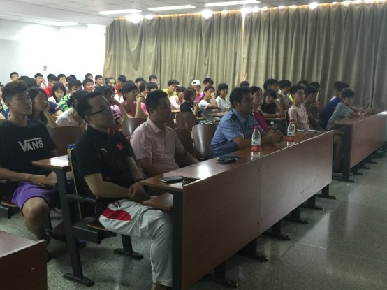 C:\Users\xds\Desktop\网站照片\2016安全知识讲座\20160708145001642806.jpg